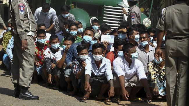 Para tahanan napi yang siap dibebaskan di Myanmar. (Foto: reuters)