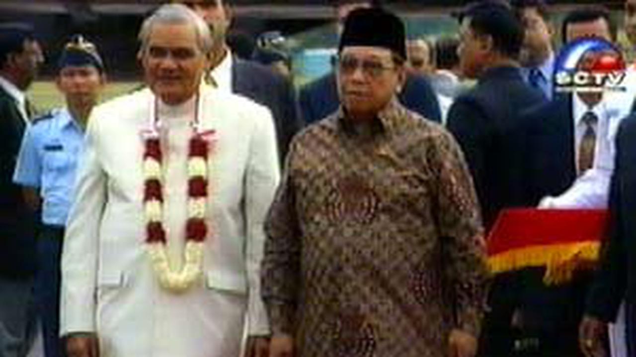 Perdana Menteri India Atal Bihari Vajpaye saat kunjungan ke Indonesia, diterima Presiden Abdurrahman Wahid di Jakarta, 10 Januari 2001. (Foto: Dok-Gusdurian)