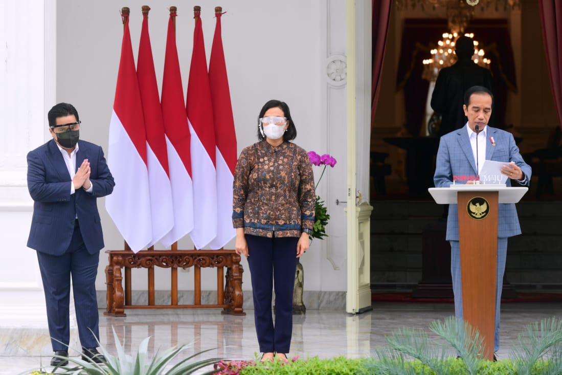 Presiden Jokowi mengenalkan dewan pengawas dan dewan direktur INA. (Foto: Setpres)