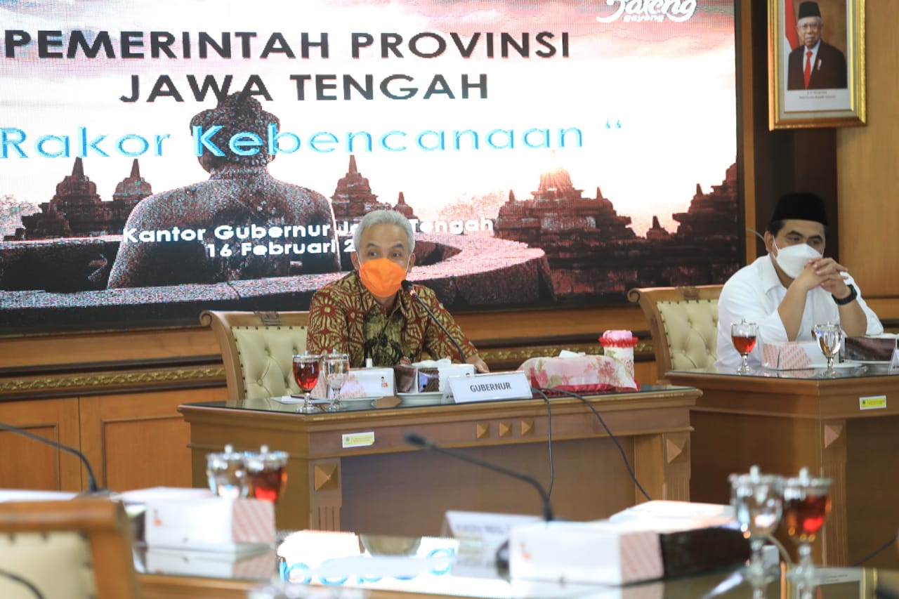 Gubernur Jawa Tengah, Ganjar Pranowo memimpin Rapat Koordinasi Kebencanaan, di lantai 2 Kantor Pemprov Jateng, Selasa 16 Februari 2021. (Foto: Dok. Pemprov Jateng)