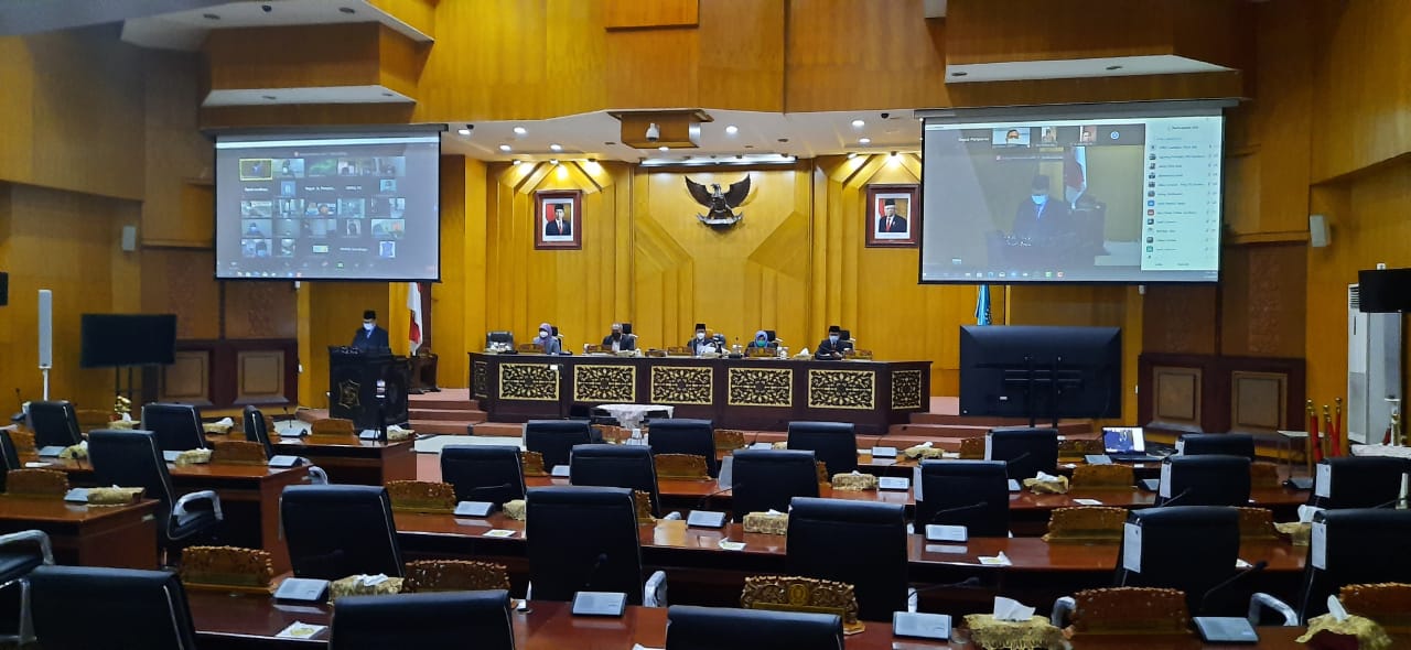 Rapat Paripurna DPRD Surabaya tentang usulan pengangkatan Eri Cahyadi-Armudji sebagai Walikota dan Wakil Walikota Surabaya. (Foto: Alief Sambogo/Ngopibareng.id)