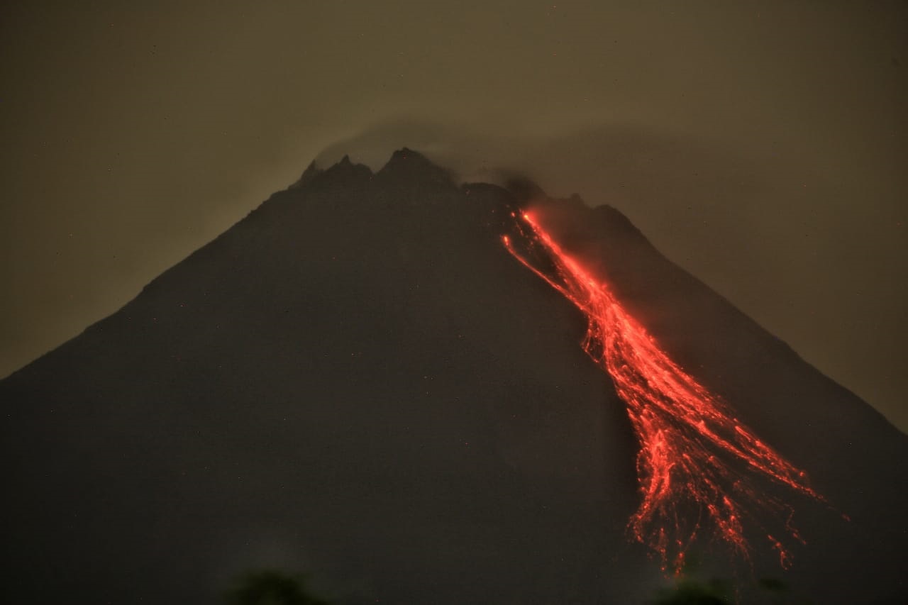 Gunung Merapi luncurkan lava pijar. (Foto: Dok BPPTKG)