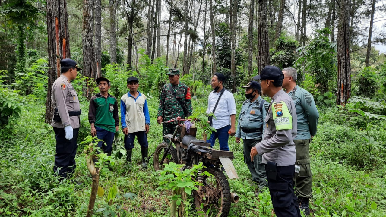 Petugas gabungan melakukan koordinasi dalam upaya pencarian Nurul Machrus (Foto: Istimewa)
