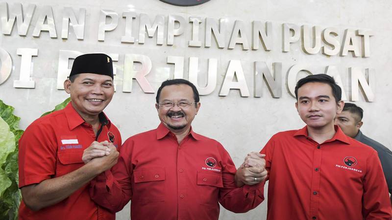 Walikota Solo terpilih, Gibran Rakabuming Raka (kanan) dan Teguh Prakosa (kiri) akan dilantik secara virtual oleh Gubernur Jawa Tengah, Ganjar Pranowo. (Foto: Istimewa)