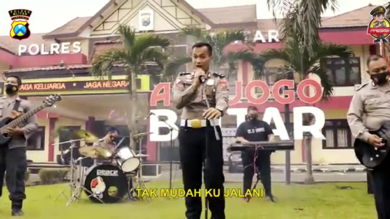 Tangkapan layar video musik lagu Polri yang Presisi produksi oleh Polres Blitar, Jawa Timur. (Foto: Instagram Polres Blitar Kabupaten)
