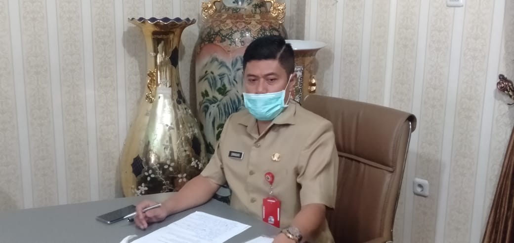 Kepala Dinas Pendidikan dan Kebudayaan (Disdikbud) Kota Malang, Suwarjana saat berada di ruangannya (Foto: istimewa)