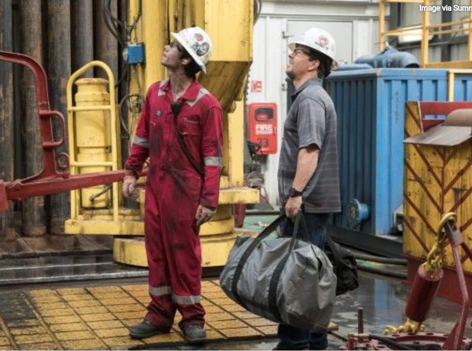 Film Deepwater Horizon yang diadaptasi dari kisah nyata bencana ledakan di kilang minyak. (Foto: collider.com)