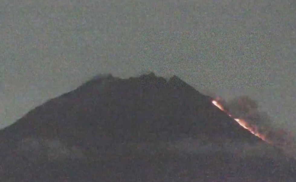 Gunung Merapi semburkan awan panas. (Foto: BPPTKG)