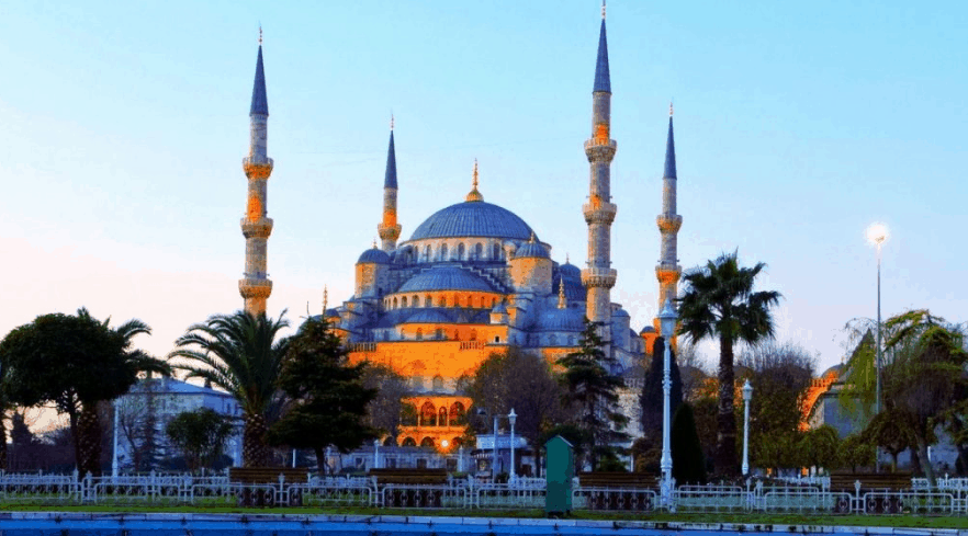 Keindahan Masjid Biru di Turki. (Foto: moslem travellers)
