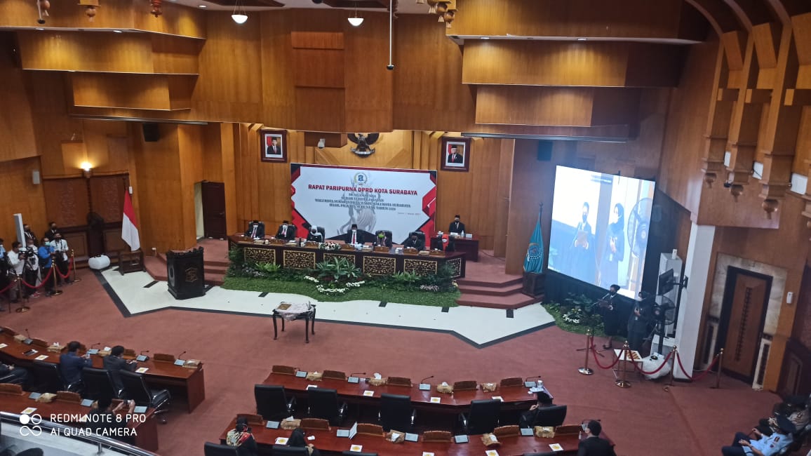 Serah Terima Jabatan Walikota Surabaya oleh Gubernur Jawa Timur, Khofifah Indar Parawansa. (Foto: Alief Sambogo/Ngopibareng.id)