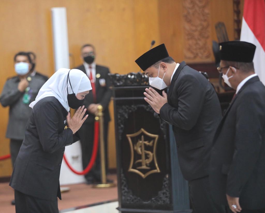 Gubernur Jawa Timur Khofifah Indar Parawansa ketika hadir dalam serah terima jabatan Walikota Surabaya Eri Cahyadi. (Foto: Humas Pemprov Jatim)