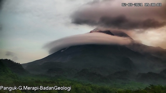 Gunung Merapi dua kali luncurkan awan panas pada Selasa, 2 Maret 2021. (Foto: Twitter @BPPTKG)