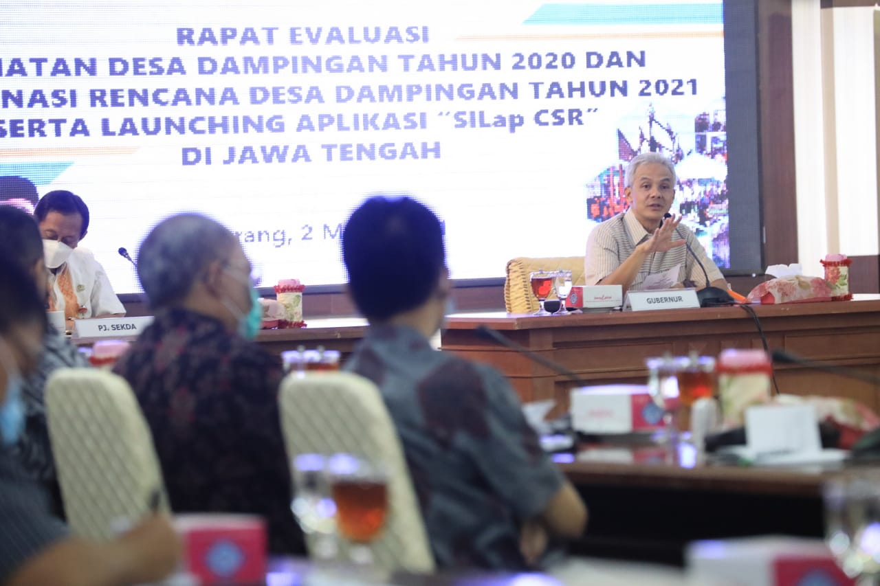 Gubernur Jawa Tengah, Ganjar Pranowo melaunching aplikasi Sistem Pelaporan Online Corporate Social Responsibility (Silap CSR), Selasa 2 Maret 2021. (Foto: Humas Pemprov Jateng)