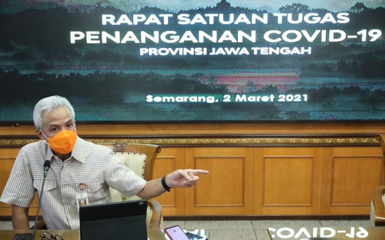 Gubernur  Jawa Tengah Ganjar Pranowo memimpi rapat evaluasi penanganan Covid-19. (Foto: Humas Jateng)