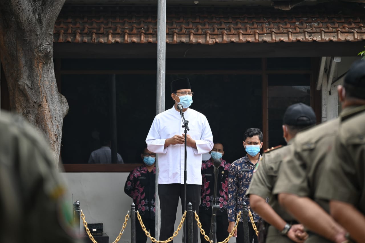 Walikota Pasuruan Saifullah Yusuf saat memimpin upacara di lingkungan pemerintahan. (Foto: Istimewa) 