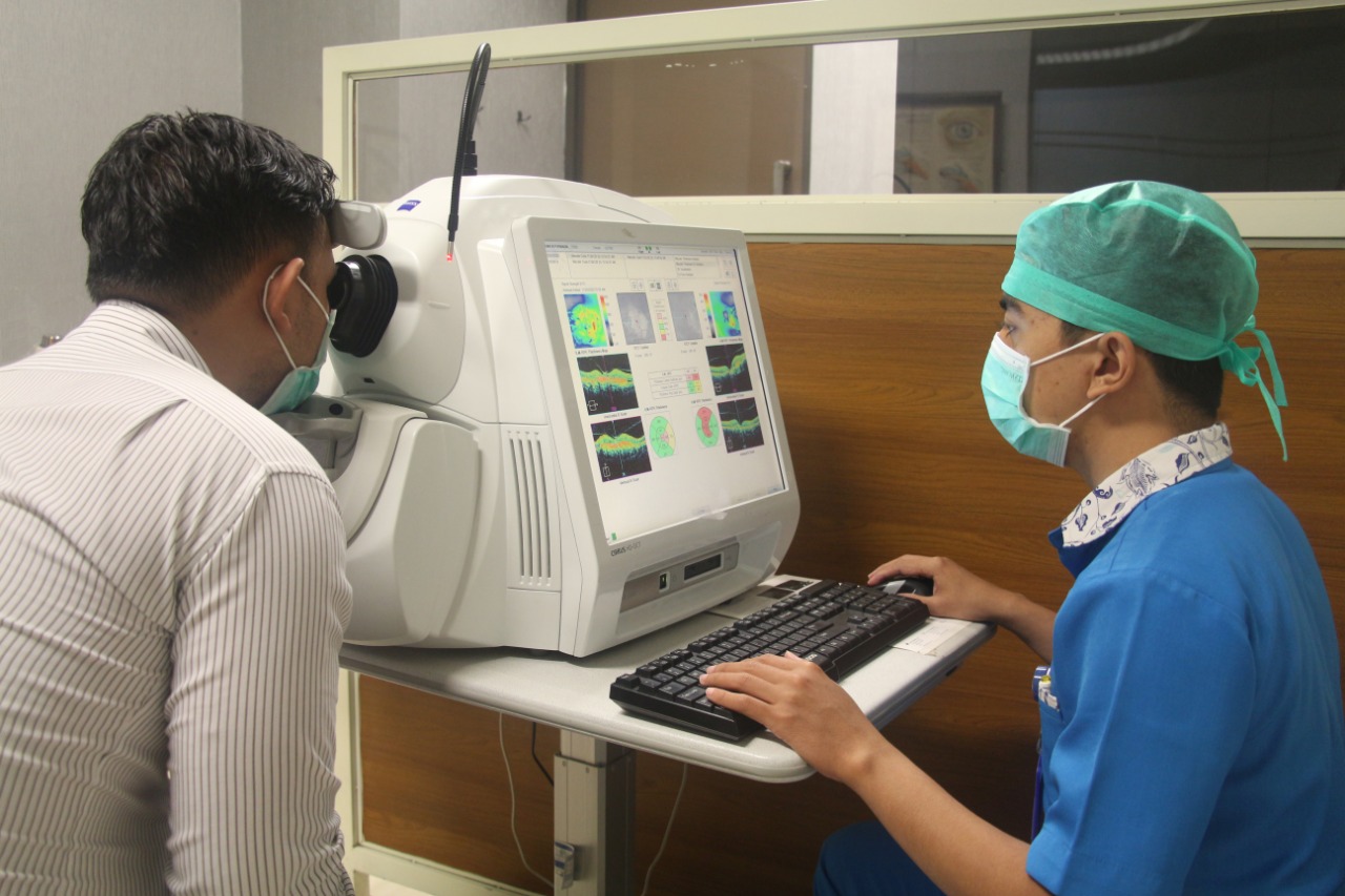 Pemeriksaan mata untuk glaukoma yang dilakukan sedini mungkin. (Foto: Dok. RS Mata Undaan)