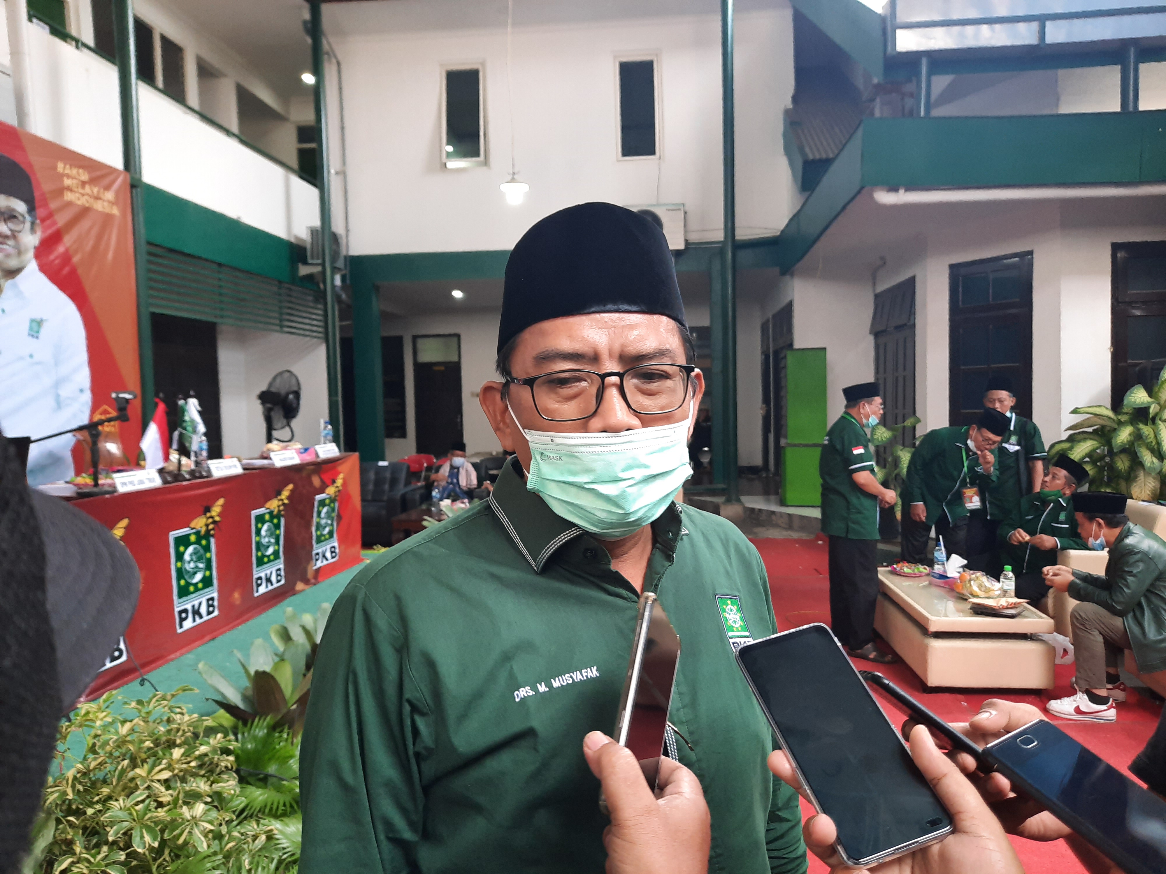 Ketua DPC PKB Musyaffa Rouf di DPC PKB Kota Surabaya. (Foto: Alief Sambogo/Ngopibareng.id)