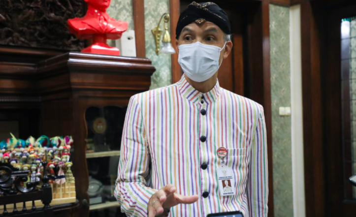 Gubernur Jawa Tengah Ganjar Pranowo pastikan hasil tracing keluarga TKW Brebes yang terinfeksi corona varian baru dinyatakan negatif. (Foto: Dok Prov Jateng)