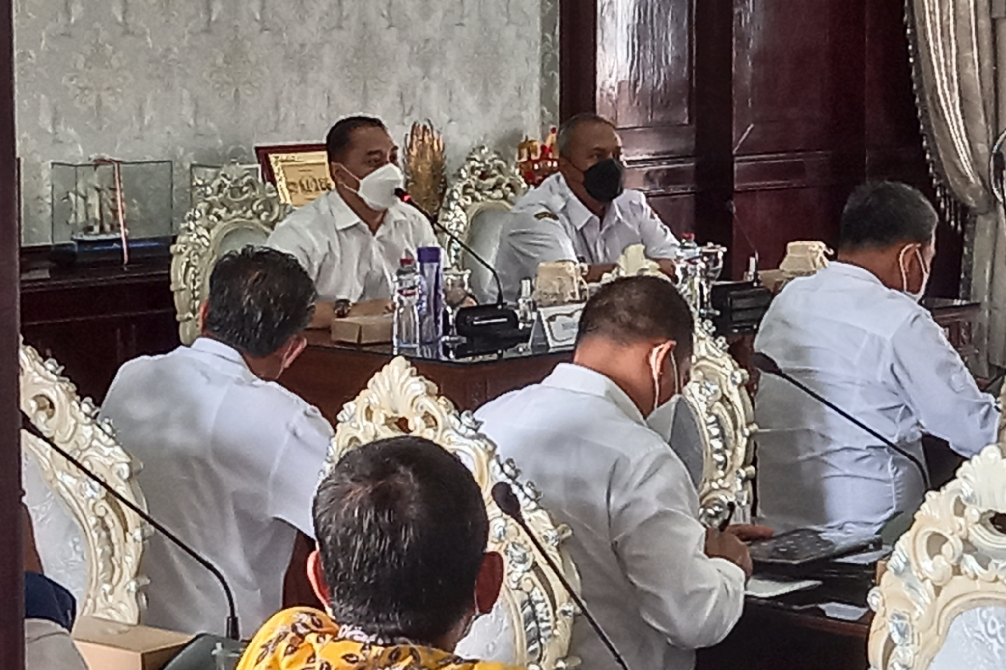 Walikota Surabaya, Eri Cahyadi saat memimpin rapat bersama kepala sekolah se-Surabaya di Balai Kota Surabaya, Rabu 10 Maret 2021. (Foto: Fariz Yarbo/Ngopibareng.id)