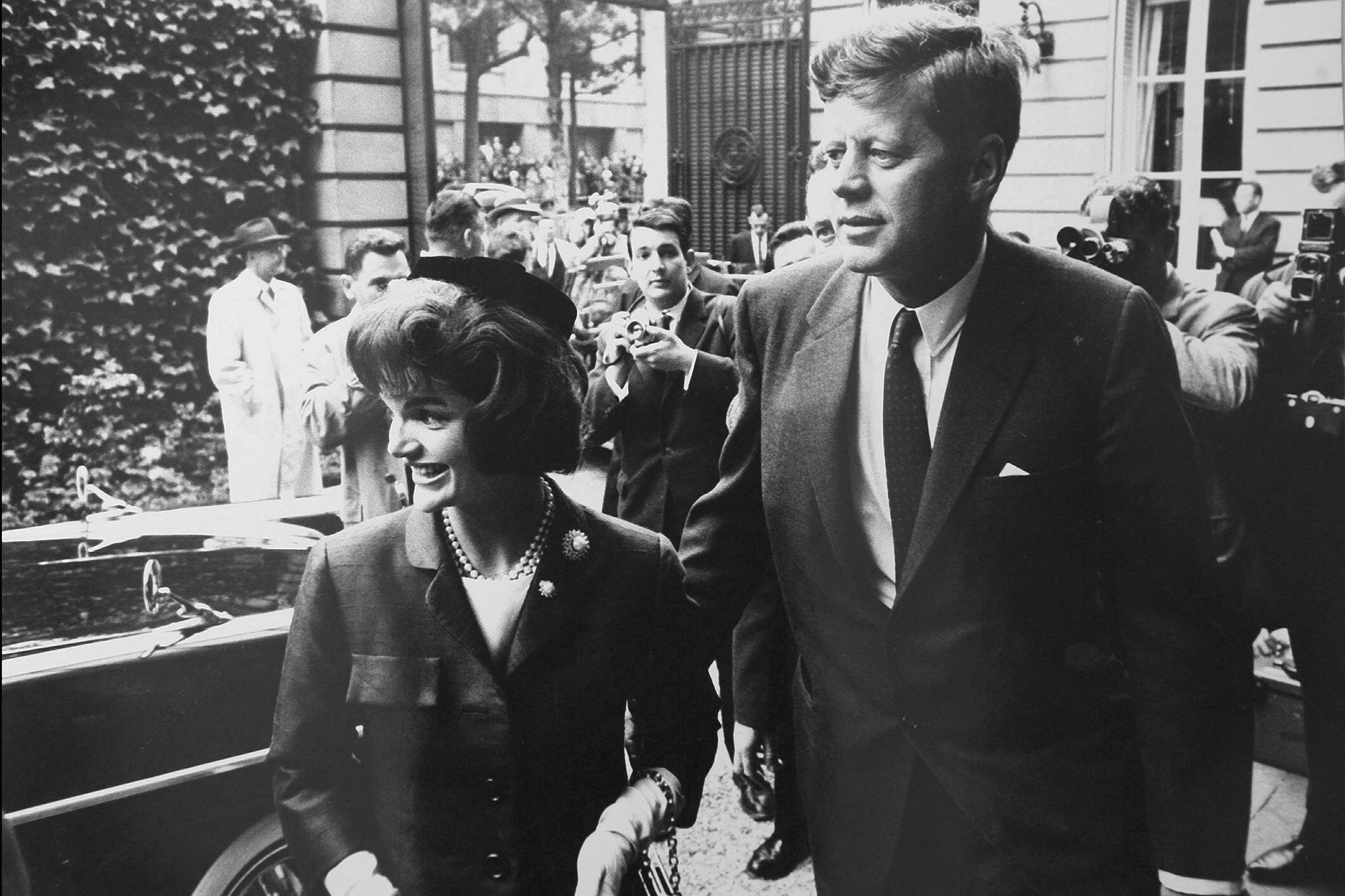 Presiden AS John F. Kennedy dan Jacqueline di Prancis. (Foto: wikipedia)