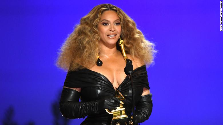 Beyonce, menjadi artis perempuan dengan terbanyak terima penghargaan. (Foto: CNN)