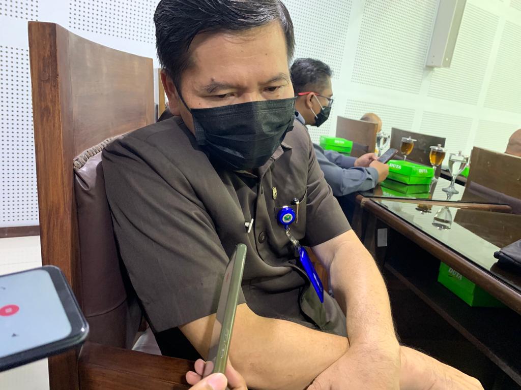 Kepala Dinas Kesehatan Kota Malang, dr Husnul Mu’arif saat ditemui di Gedung DPRD Kota Malang (Foto: Lalu Theo/ngopibareng.id)