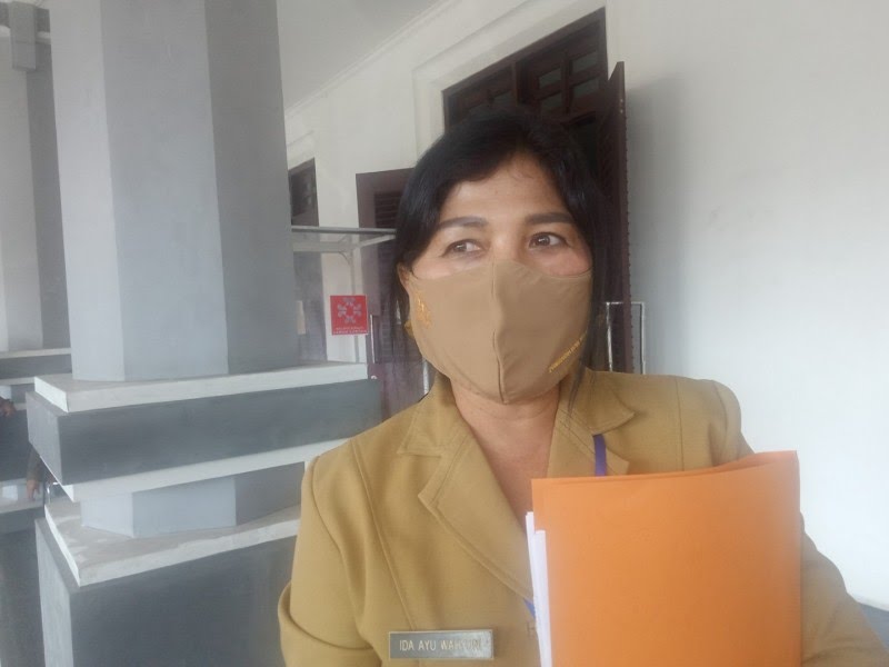 Kepala Disporapar Kota Malang, Ida Ayu Made Wahyuni saat ditemui di Halaman Gedung DPRD Kota Malang (Foto: Lalu Theo/ngopibareng.id)