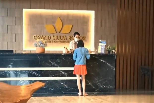 Penampakan dari belakang pemeran wanita dalam video syur di salah satu hotel kawasan Bogor. (Foto: Istimewa)