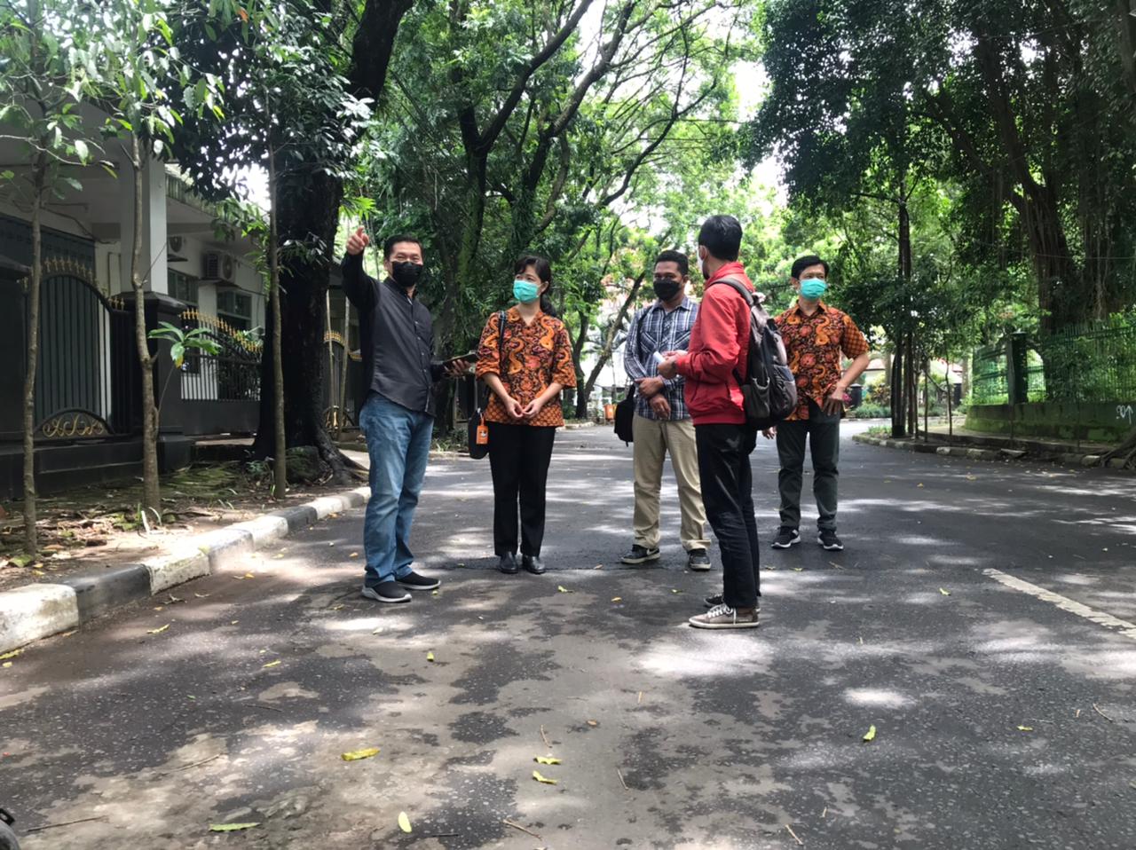 Dinkes Kota Malang bersama dengan perwakilan dari halodoc survei lokasi pelaksanaan vaksin drive thru. (Foto: Lalu Theo/Ngopibareng.id)
