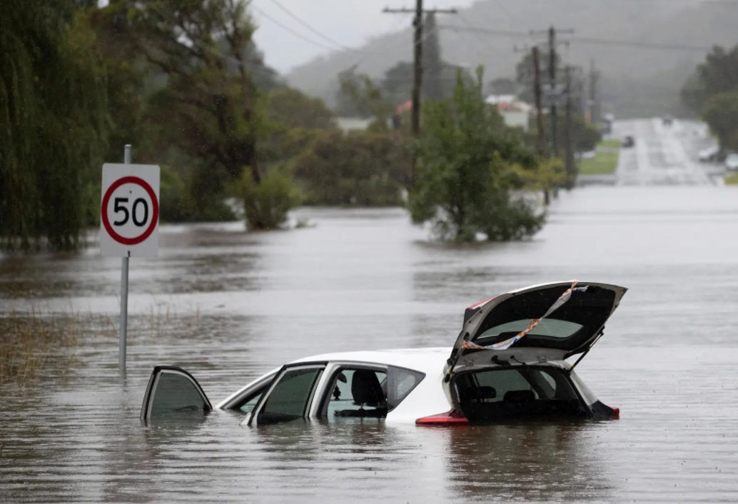 Sebagian wilayah di New South Wales di Australia tergenang banjir, ratusan warga mengungsi di Sydney. Banjir juga menyapu rumajh pasangan pengantin. (Foto: Tangkapan kayar via Twitter) 