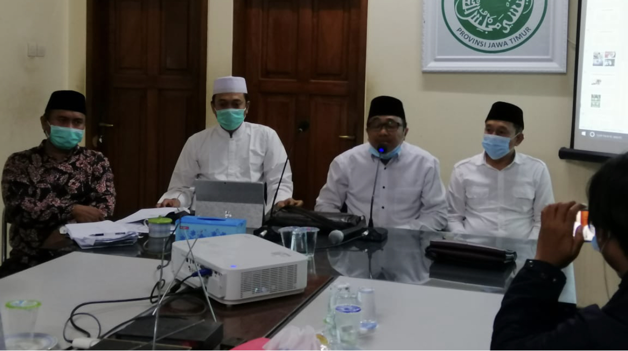 Anggota Majelis Ulama Indonesia (MUI) Jatim di kantornya, Senin, 22 Maret 2021 (Foto: Andhi Dwi/Ngopibareng.id)