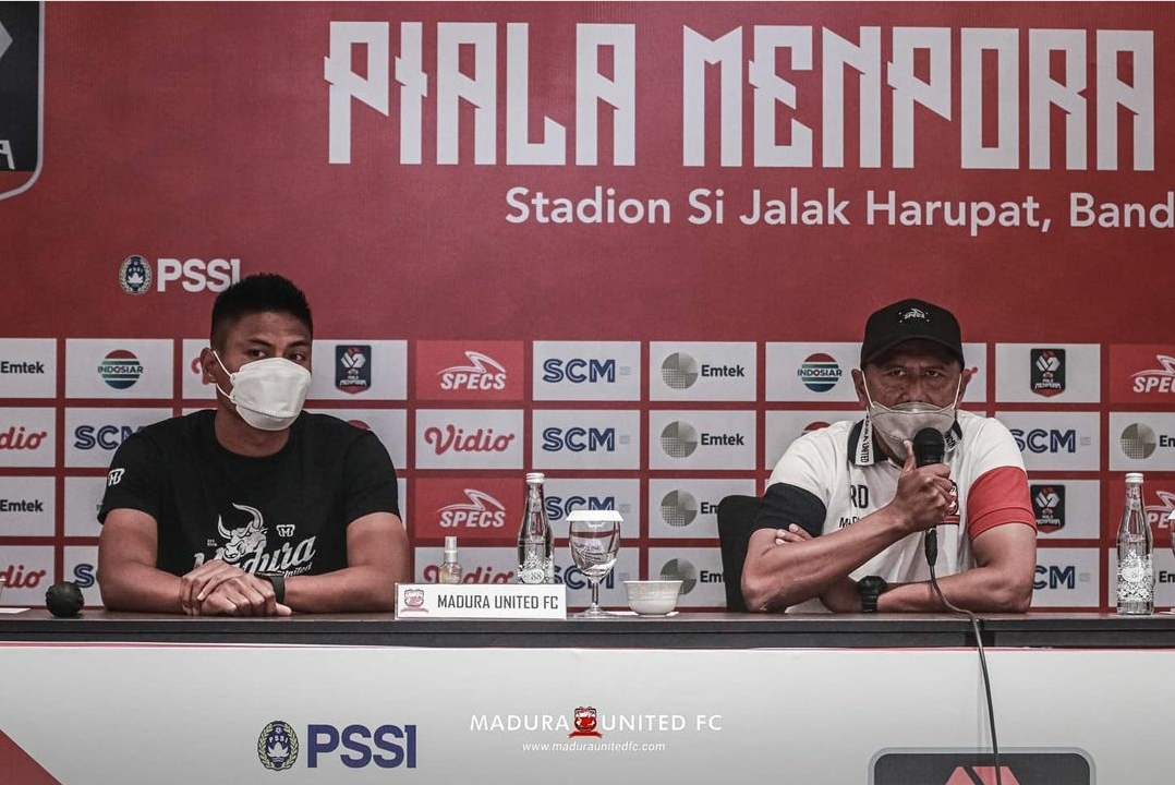 Pelatih dan Manajer Madura United, Rahmad Darmawan ketika konferensi pers pra-pertandingan Piala Menpora 2021. (Foto: Madura United)