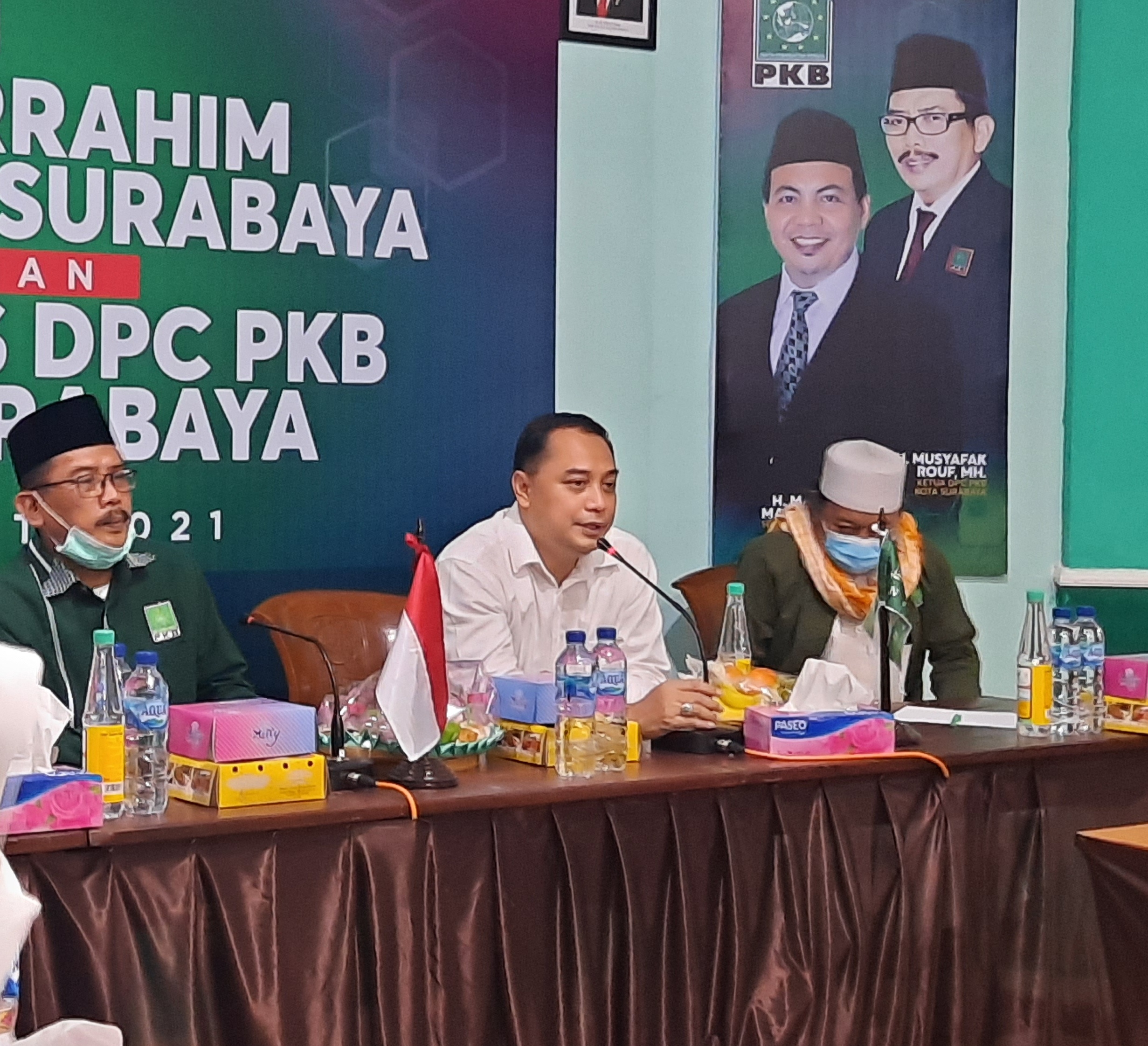 Eri Cahyadi dan Armuji di DPC PKB Kota Surabaya. (Foto: Alief Sambogo/Ngopibareng.id)