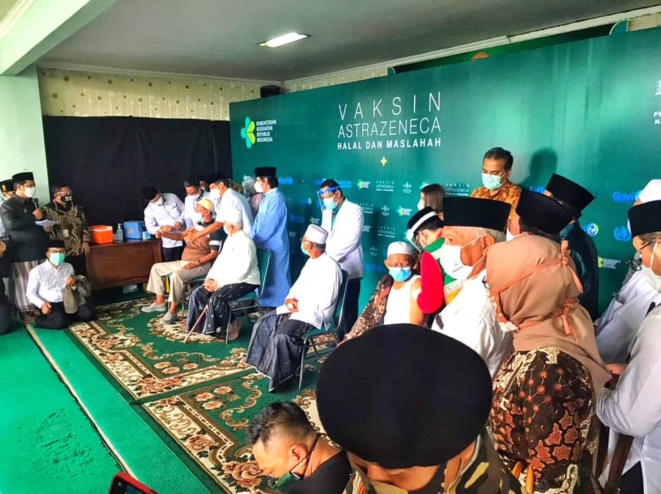 Pelaksanaan vaksinasi bagi para ulama dan kiai di lingkungan PW Nahdlatul Ulama (NU) Jawa Timur. (Foto: Istimewa)
