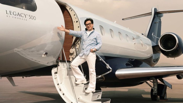 Jackie Chan memiliki koleksi jet Embraer Legacy 500 dan 650. (Foto: Istimewa)