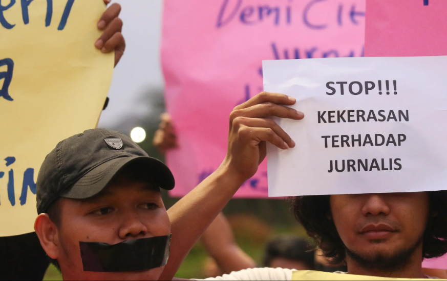 Jurnalis Tempo di Surabaya, Nurhadi, mengaku mendapat kekerasan fisik dan verbal ketika melakukan kerja jurnalistiknya. (Foto: Liputan 6)