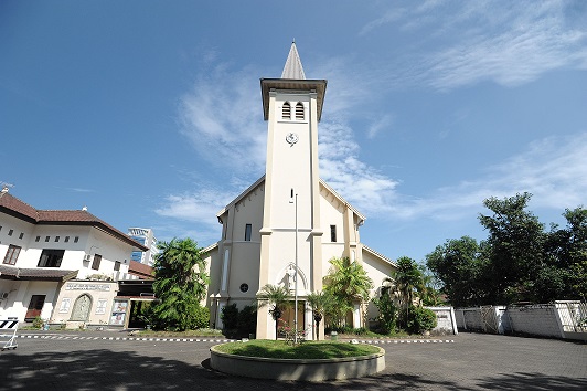 Gereja Hati Yesus Yang Mahakudus atau Gereja Katedral Makassar diteror bom bunuh diri, pada Minggu 28 Maret 2021. (Foto: Istimewa)