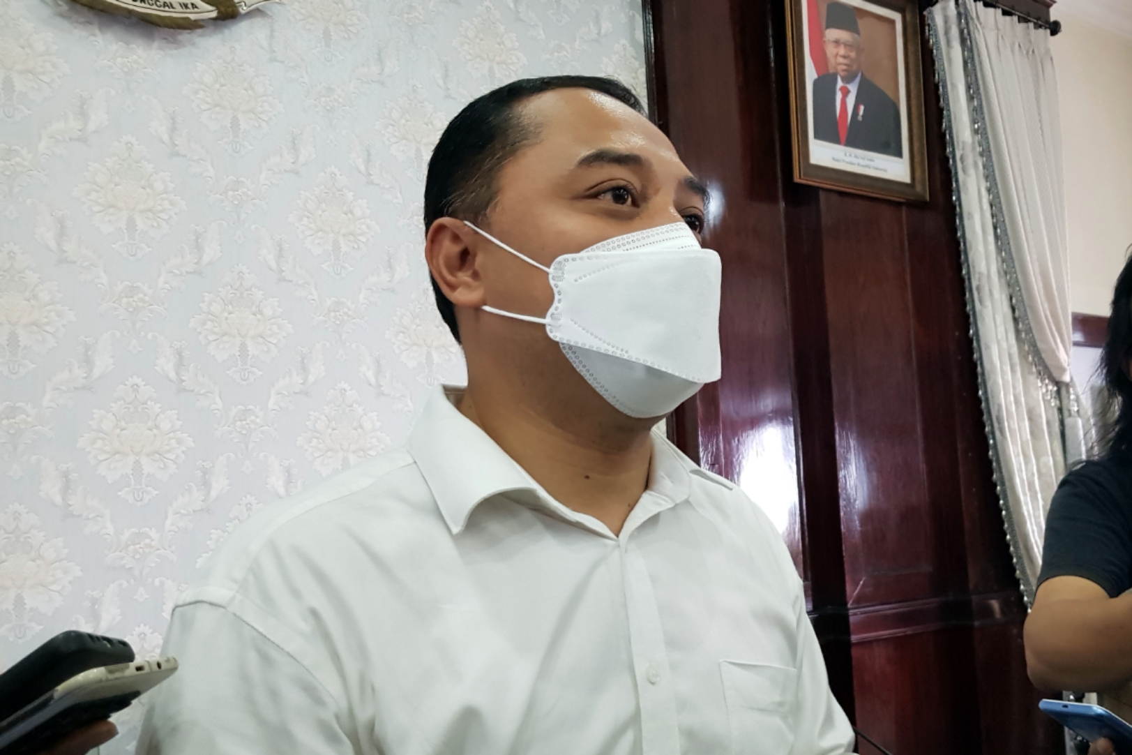 Walikota Surabaya, Eri Cahyadi saat ditemui di Balai Kota Surabaya, Senin 29 Maret 2021. (Foto: Fariz Yarbo/Ngopibareng.id)