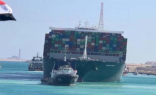 Setelah kapal kontainer raksana MV Ever Given yang melintang berhasil diapungkan, Terusan Suez kembali normal. (Foto:Al Jazeera.Com)