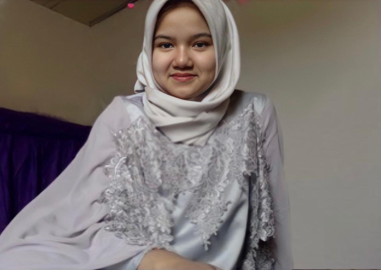 Hasna Azizah berhasil lolos Seleksi Nasional Masuk Perguruan Tinggi Negeri (SNMPTN) di Fakultas Hukum (FH) Universitas Airlangga (Unair). (Foto: Istimewa)