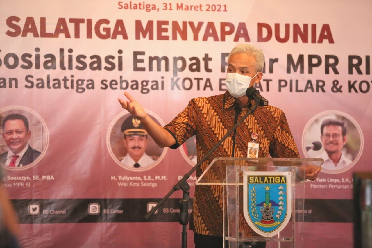 Gubernur Jawa Tengah Ganjar Pranowo menekankan vaksinasi untuk guru dan dosen sebelum melangsungkan pembelajaran tatap muka. (Foto: Istimewa)