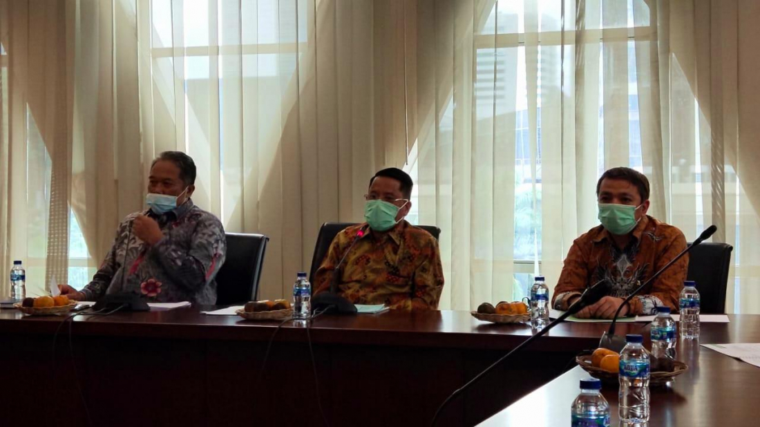 Dirjen Bimas Islam Kamaruddin Amin saat memimpin rapat persiapan Sidang Isbat Awal Ramadhan 1442 H di Gedung Kemenag Thamrin, Jakarta. (Foto: hms-kemenag)