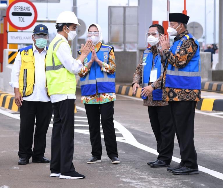 Presiden Jokowi meresmikan dua jalan tol di Tangerang Selatan.(Foto:setpres) 