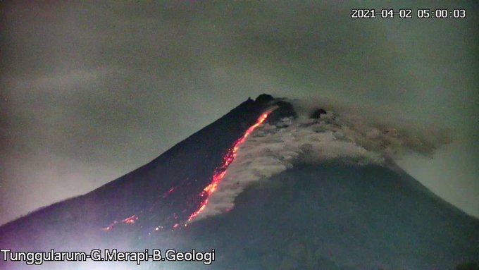 Aktivitas vulkanik Gunung Merapi pada Jumat, 2 April 2021. (Foto: Twitter @BPPTKG)