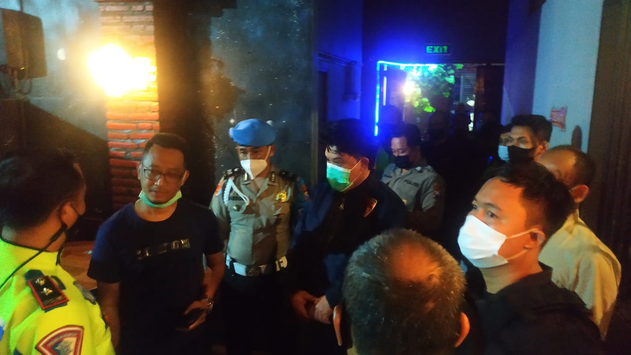 Penggerebekan klub malam di Jalan Soekarno-Hatta, Lowokwaru, Kota Malang, Jawa Timur. (Foto: Istimewa)