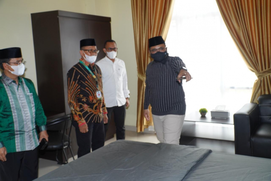 Gus Menteri sempat meninjau sejumlah kamar dan fasilitas di Wisma Shafa. di Makassar. (Foto: kemenag)