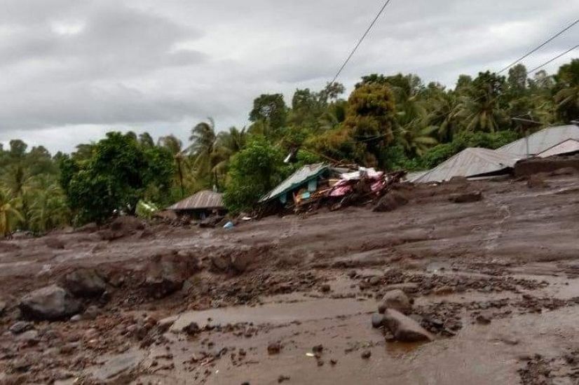 Banjir bandang dan longsor di Flores. (Foto: Antara)