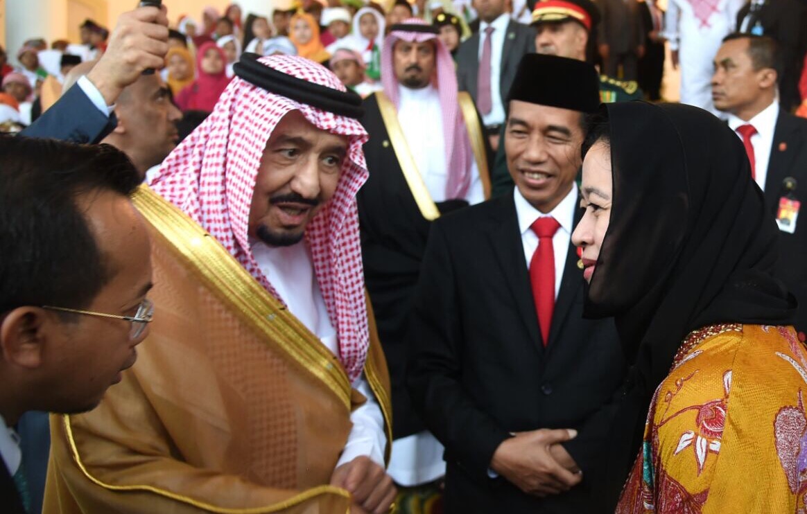 CUCU SOEKARNO: Raja Salman menyapa Cucu Bung Karno, Puan Maharani, disaksikan Presiden Jokowi. (Foto Rusman/Biro Pers Setpres)