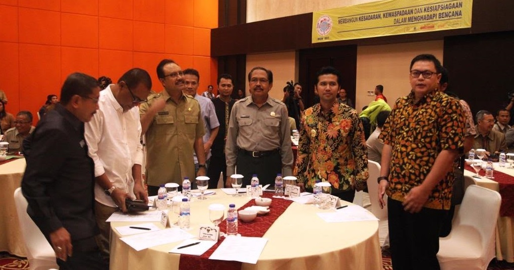 Gus Ipul saat Diskusi Publik Membedah Tata Kelola Bencana di Jawa Timur dalam rangka Peringatan HUT ke 71 PWI dan Hari Pers Nasional (HPN), di Hotel Santika Premier Surabaya, Senin (27/3).