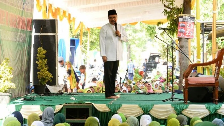 Gus Ipul berikan sambutan pada Pengajian Muslimat rutin Selasa Pahing di Jombang, SElasa (28/3)